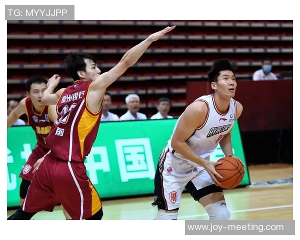 深圳篮球队在篮球团队协作排行榜中荣获第八名展现出色团队精神与默契配合