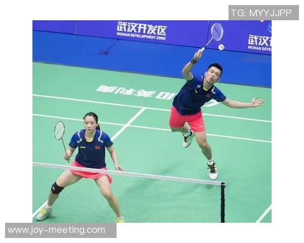 羽毛球新手必看：轻松掌握团队协作技巧与实战策略