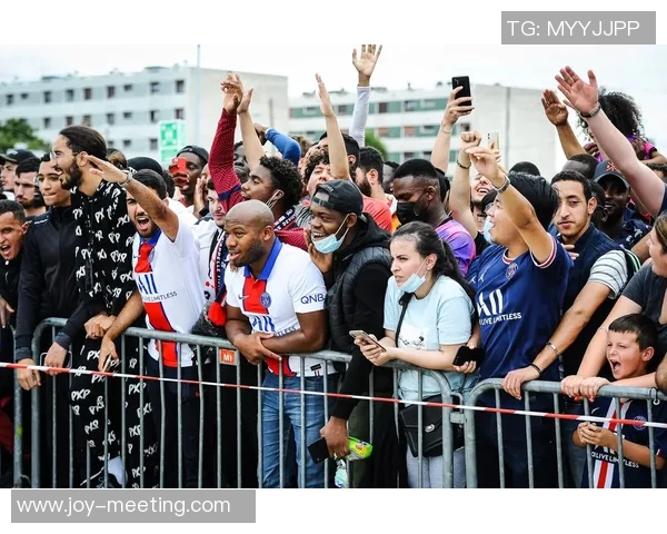 足球明星换球衣的背后故事与球迷的热情互动分析